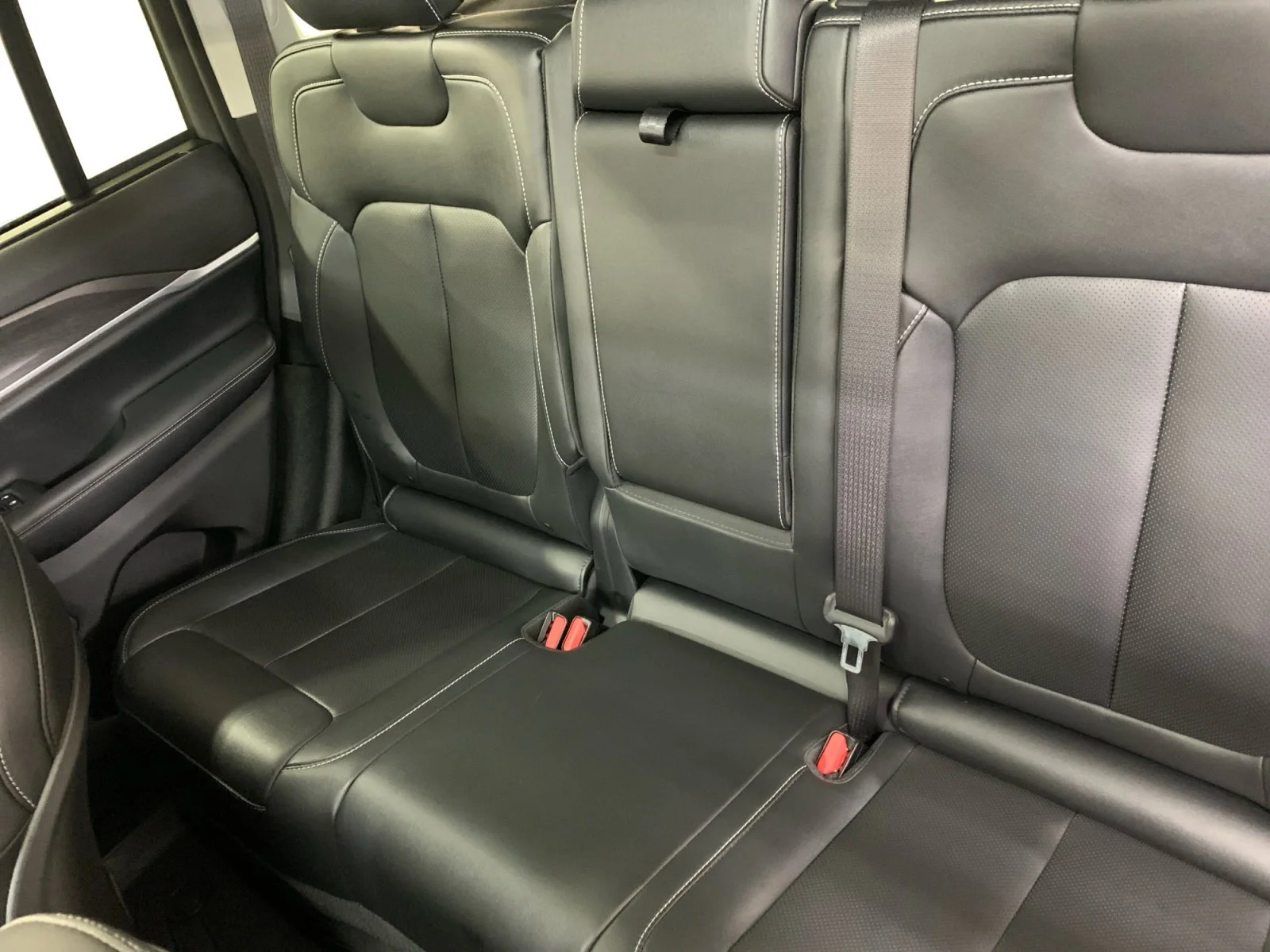 Used 2024 Silver Jeep Limited image 14