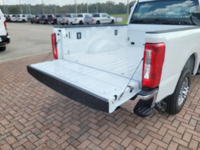 New 2026 Oxford White Ford XL image 11