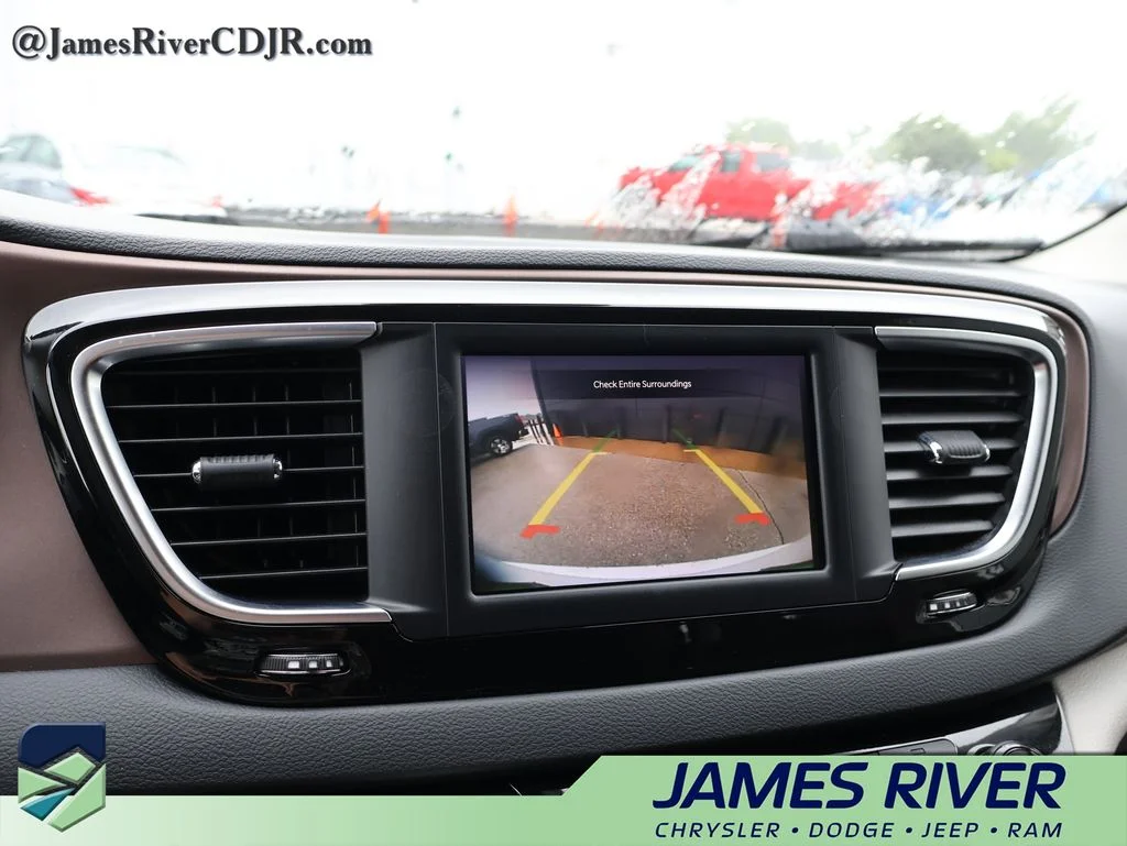 Used 2023 White Chrysler LX image 34