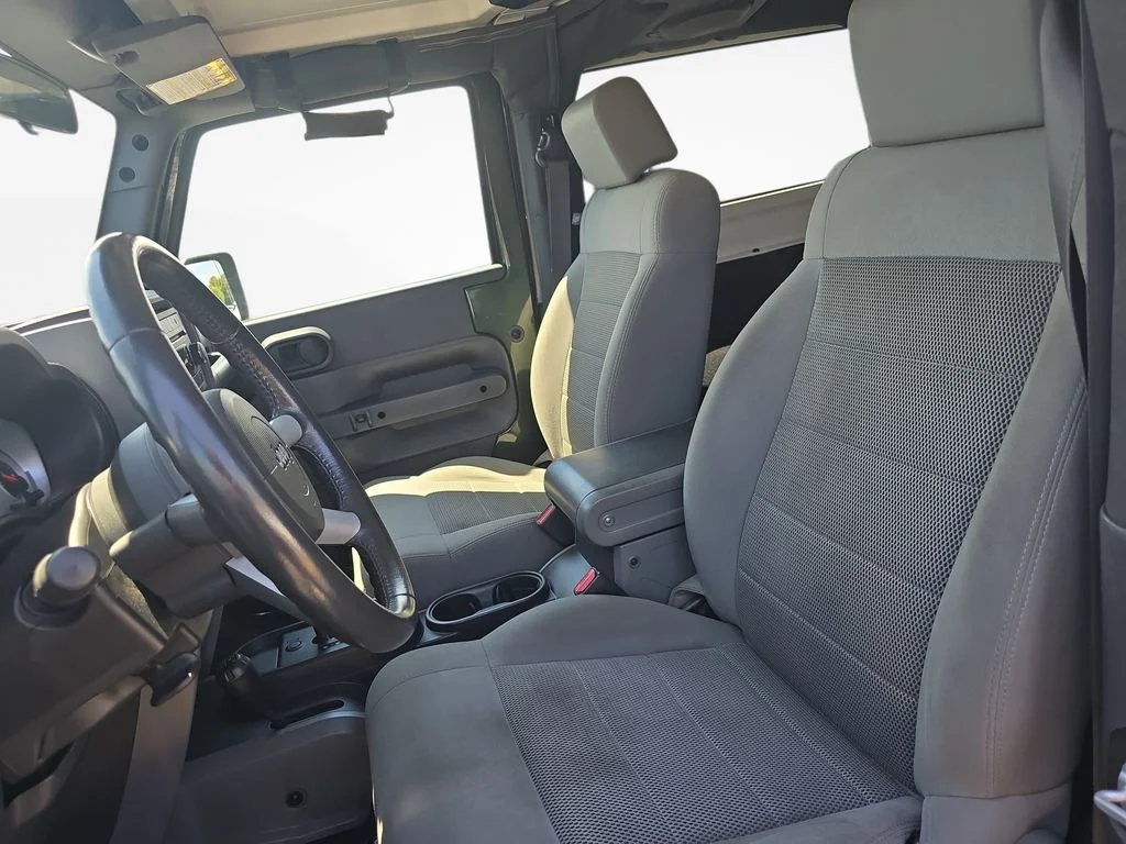 Used 2008 Green Jeep Sahara image 12