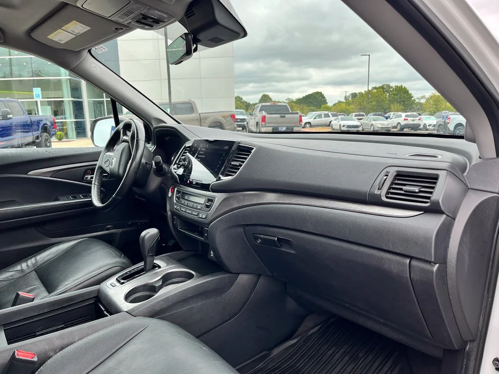 Used 2020 White Honda EX-L image 17