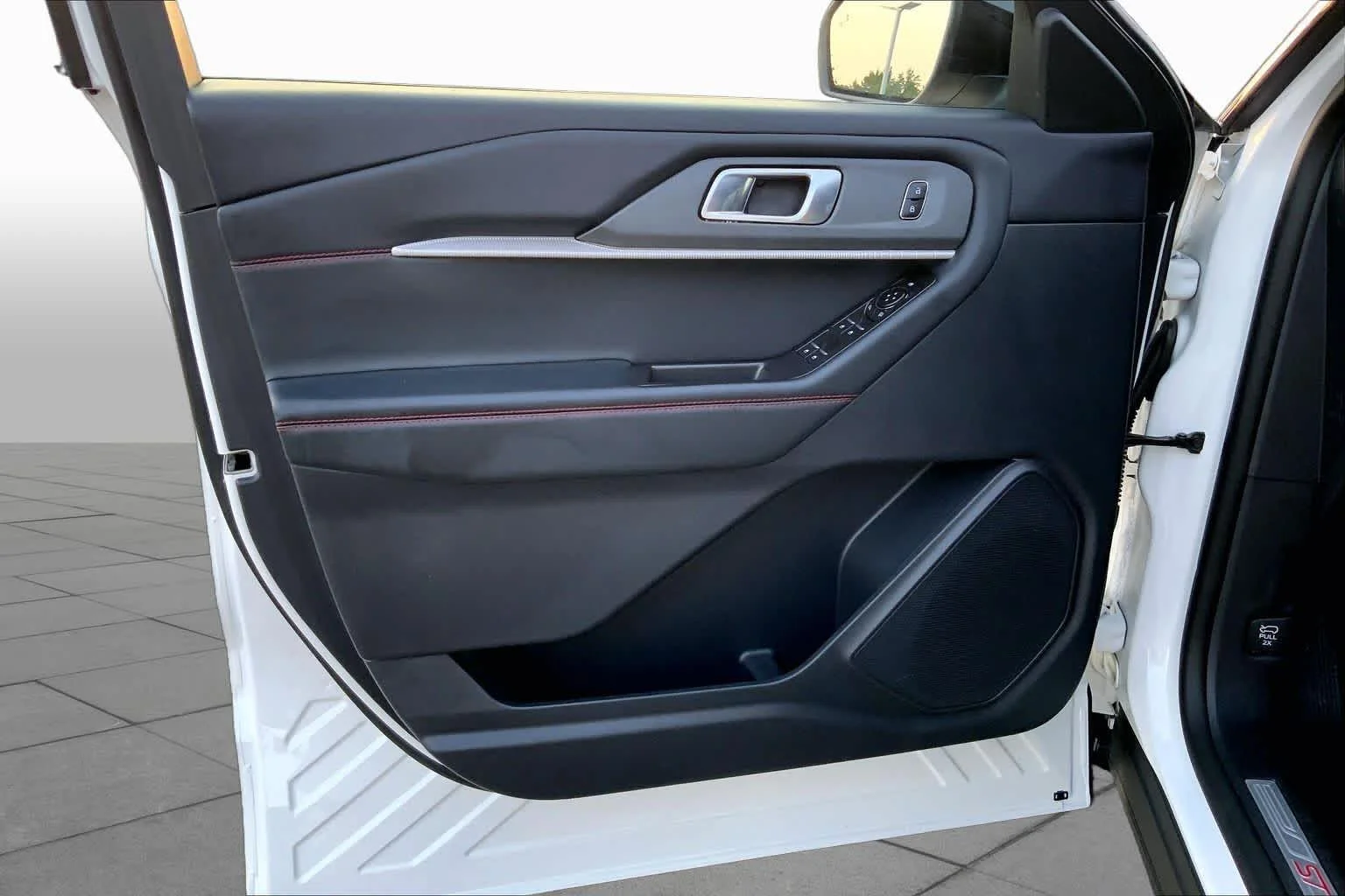 Used 2025 Star White Metallic Tri-Coat Ford ST-Line image 18