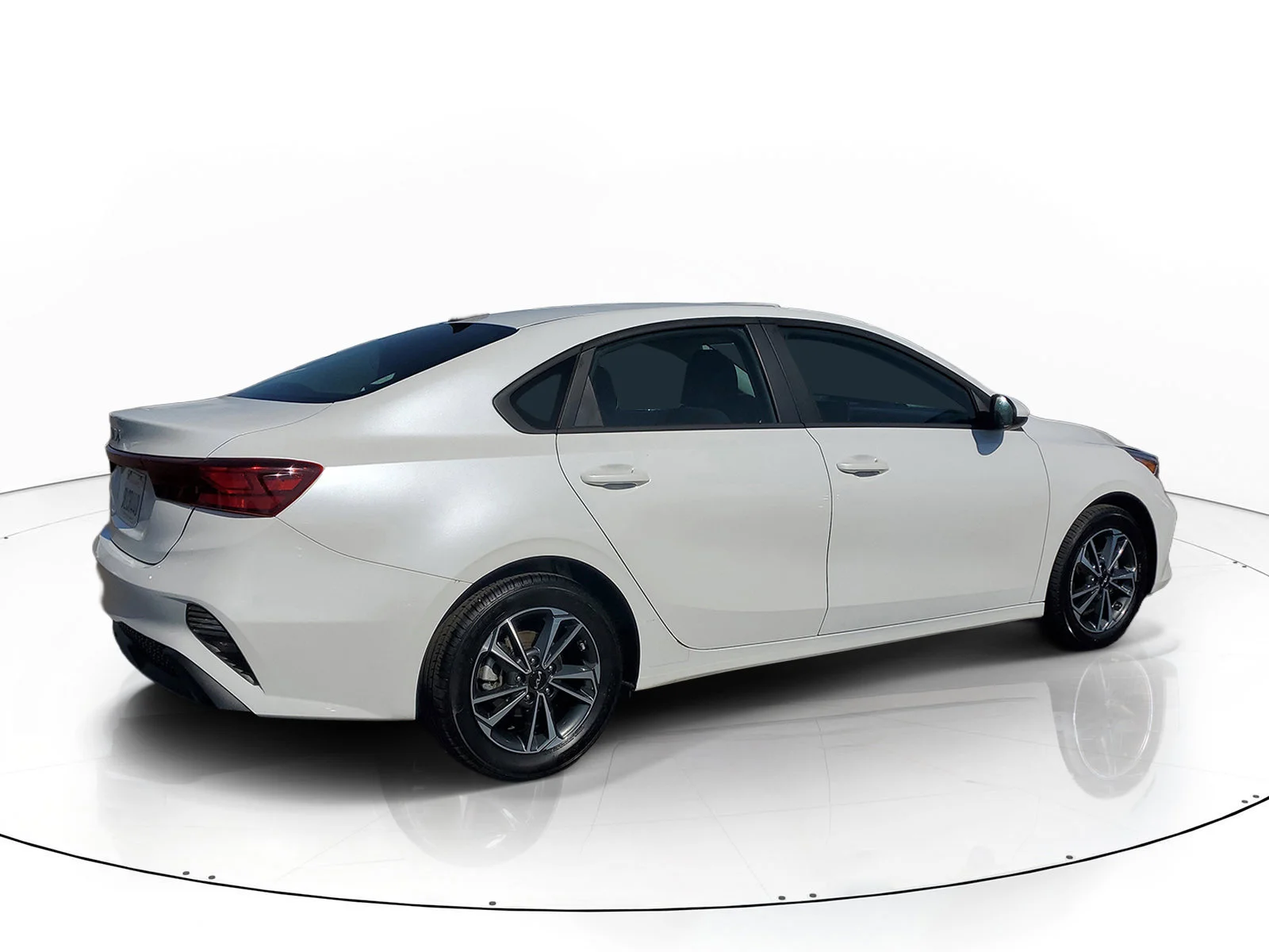 Certified Used 2024 White Kia LXS image 3