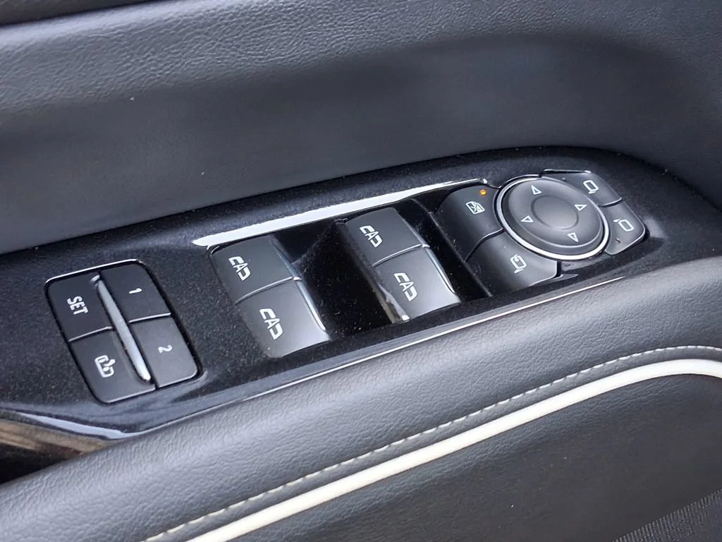 Used 2021 BLACK RAVEN Cadillac Sport image 18