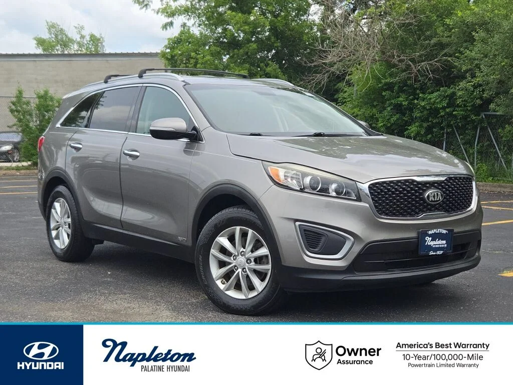 Used 2016 Silver Kia LX image 1