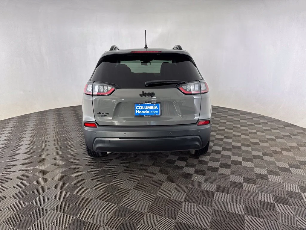 Used 2023 Gray Jeep Altitude image 6