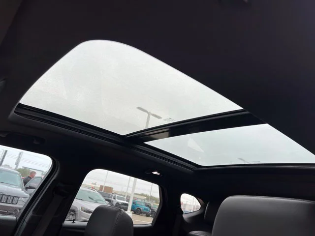 Used 2019 Gray Chevrolet RS image 28