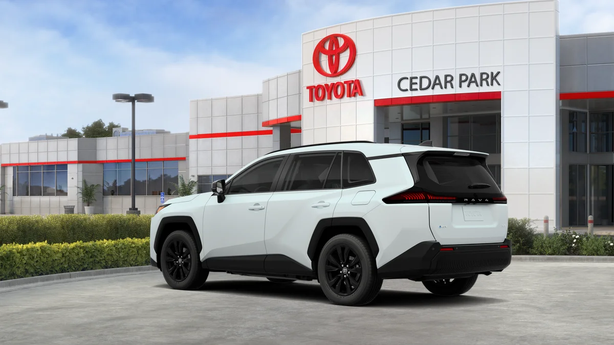 New 2026 Wind Chill Pearl Toyota XLE Premium image 6