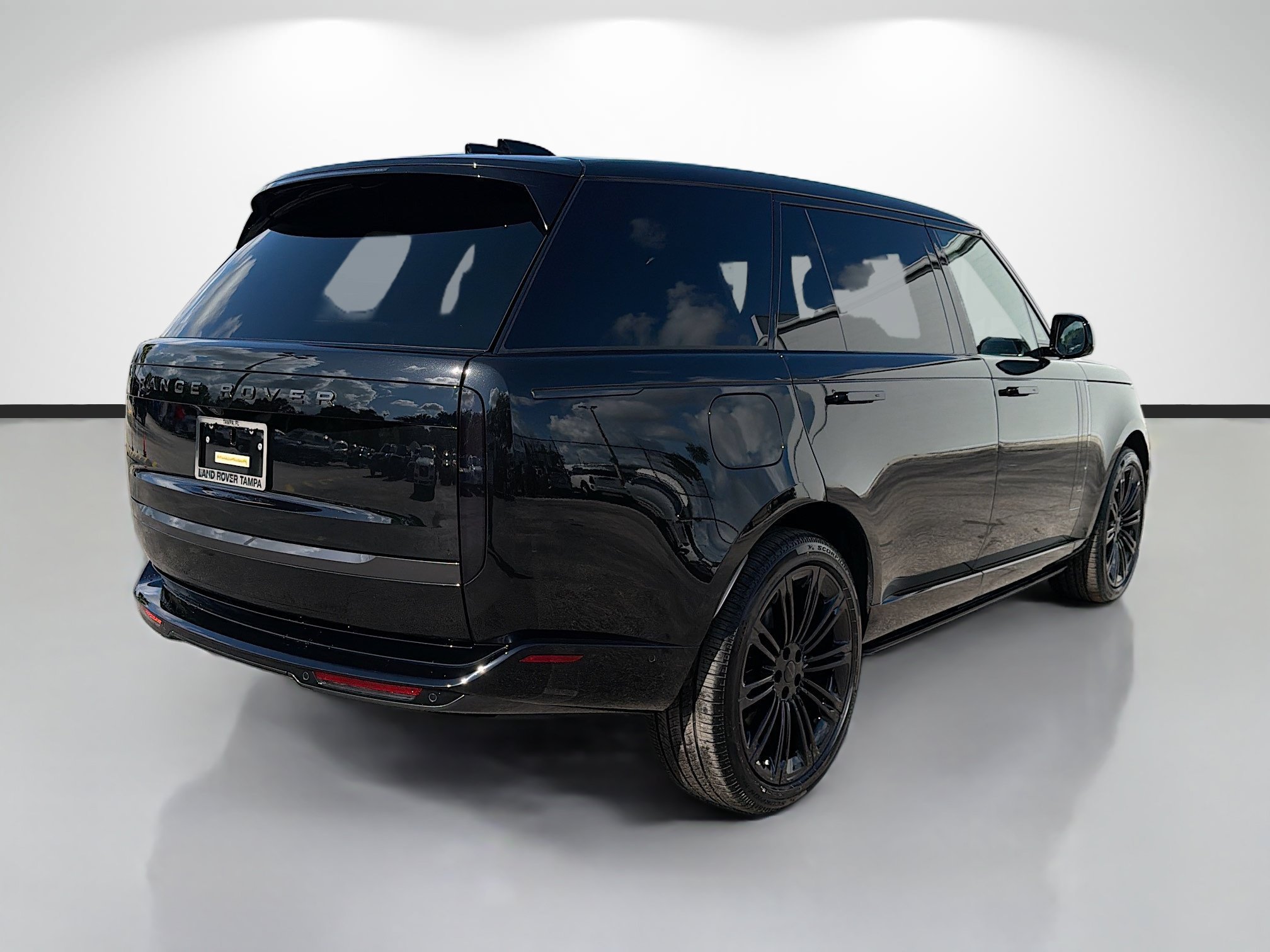 New 2026 Santorini Black LAND ROVER SE 7 Seats image 5
