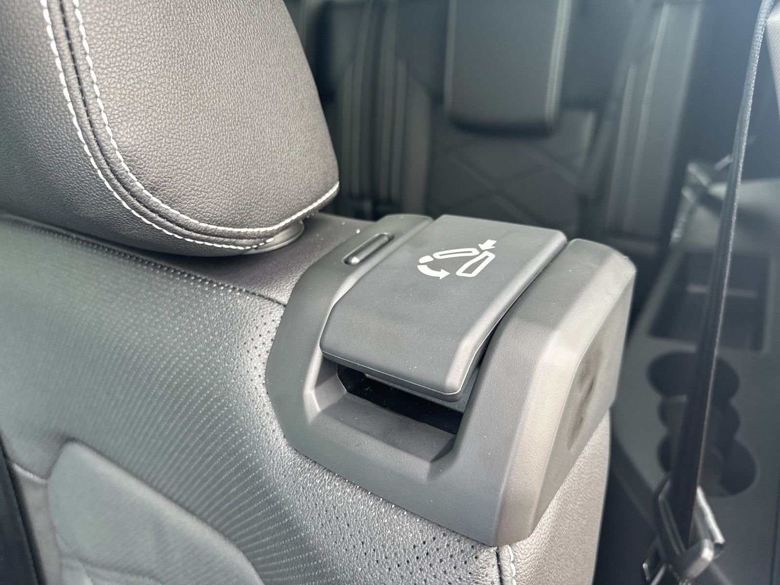 New 2026 Silver Volkswagen 2.0T SE w/Technology image 23