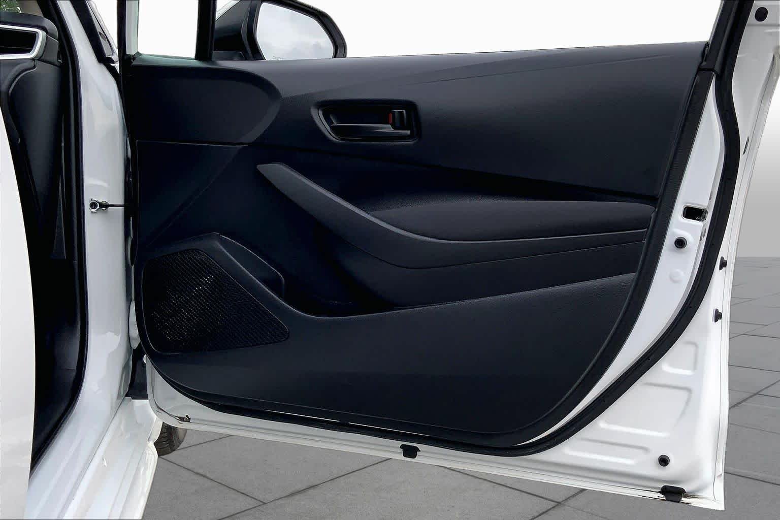 Used 2025 Ice Cap Toyota LE image 22