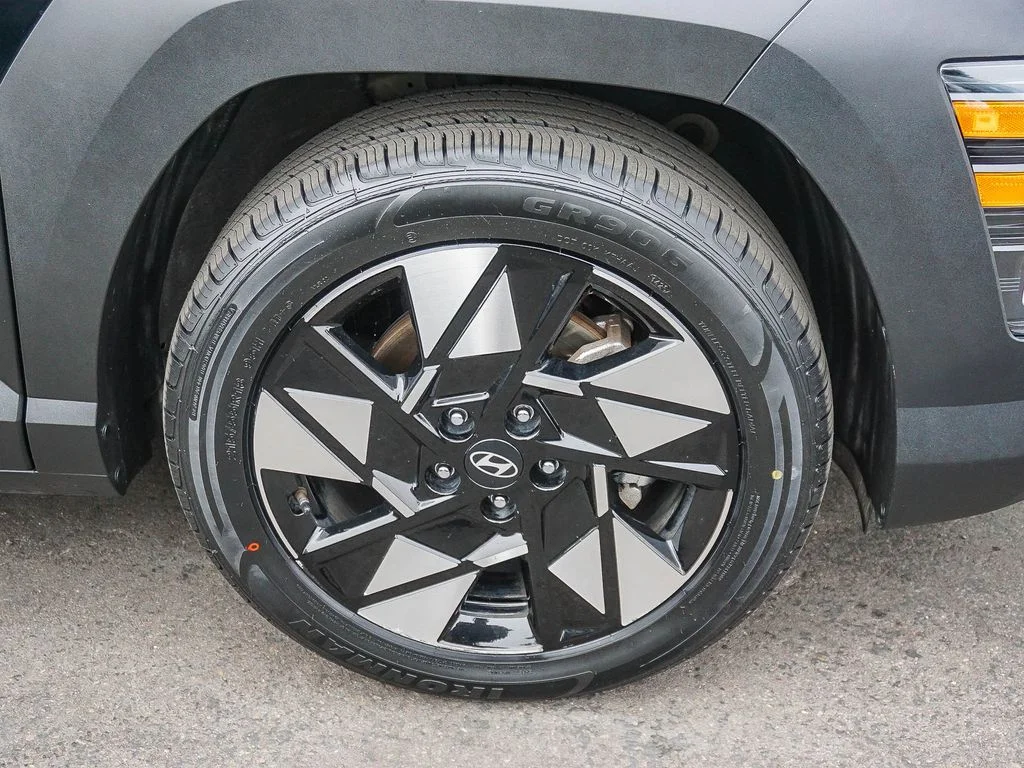 Used 2024 Black Hyundai SEL image 10