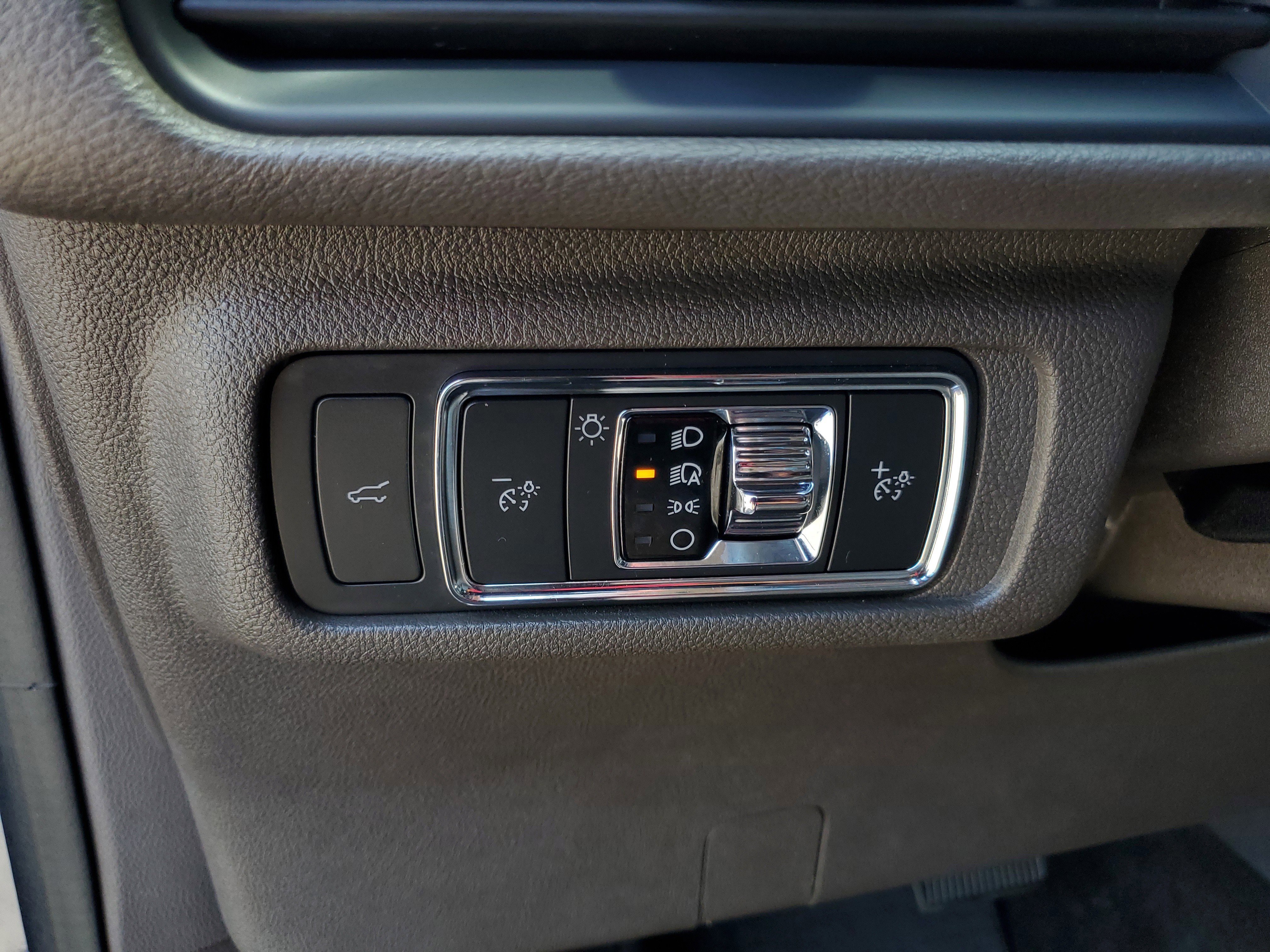 Used 2022 Gray Lincoln Standard image 22