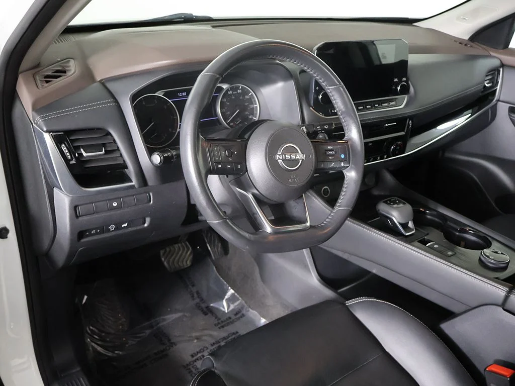 Used 2023 White Nissan SL image 27