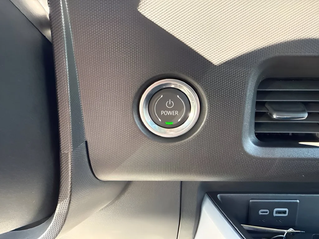 Used 2025 White Chevrolet 600 image 15