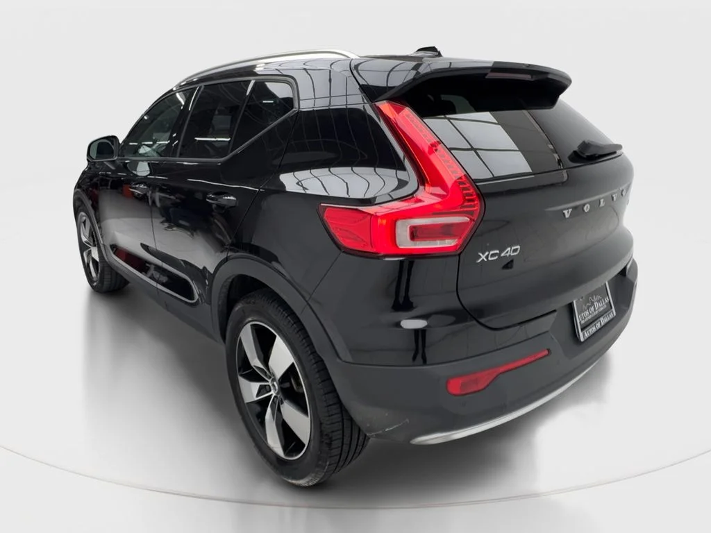 Used 2021 Black Volvo Momentum image 10