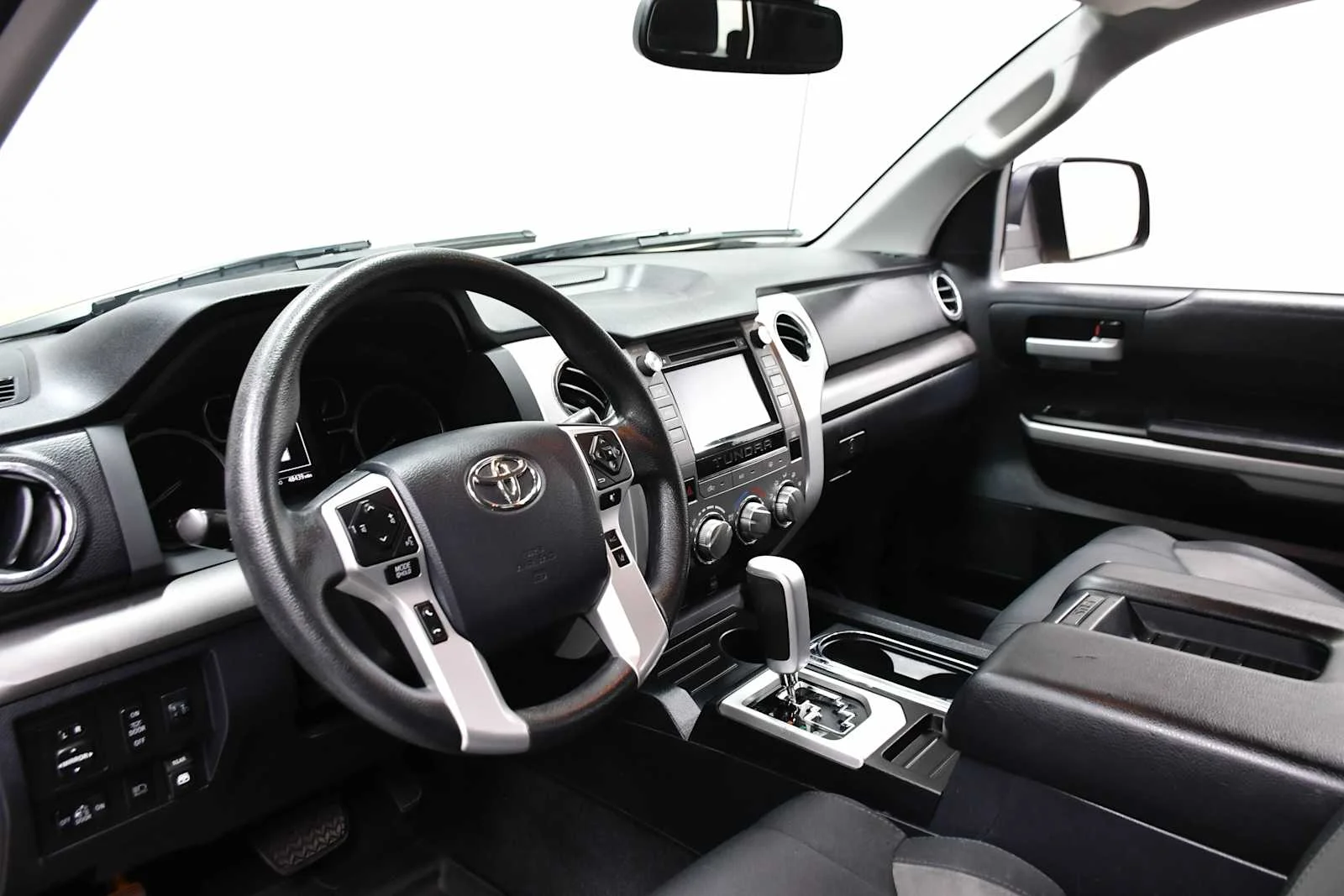 Used 2018 Quicksand Toyota SR5 image 13