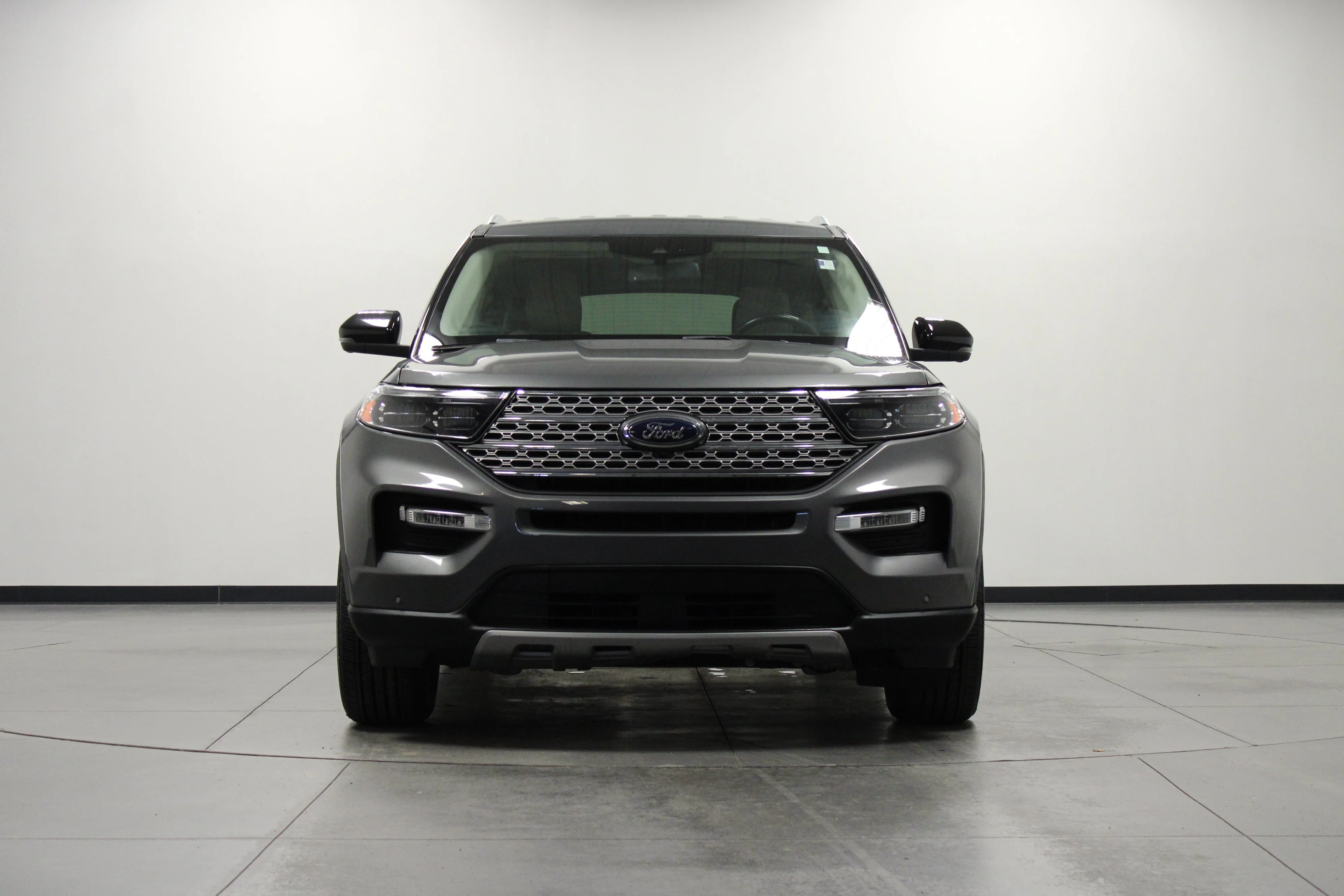 Used 2023 Gray Metallic Ford Limited image 9