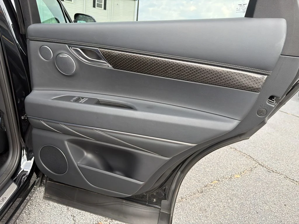 Used 2025 Black Genesis 3.5T e-SC image 16