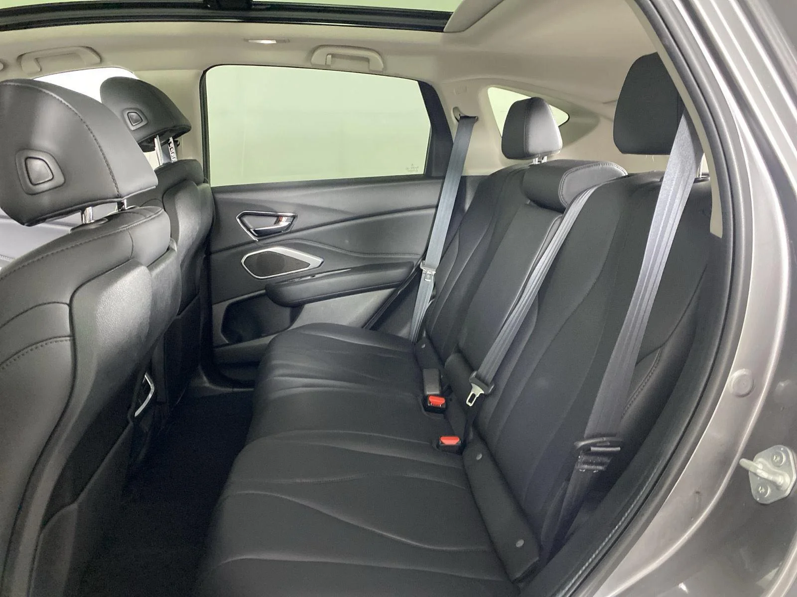 Used 2024 Liquid Carbon Metallic Acura  image 25