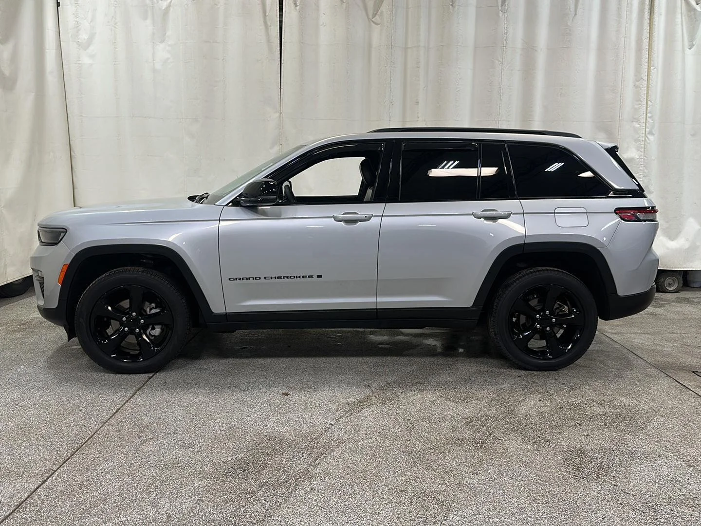 Used 2025 Jeep Grand Cherokee Limited with VIN 1C4RJHBG4SC270203 for sale in Waconia, Minnesota