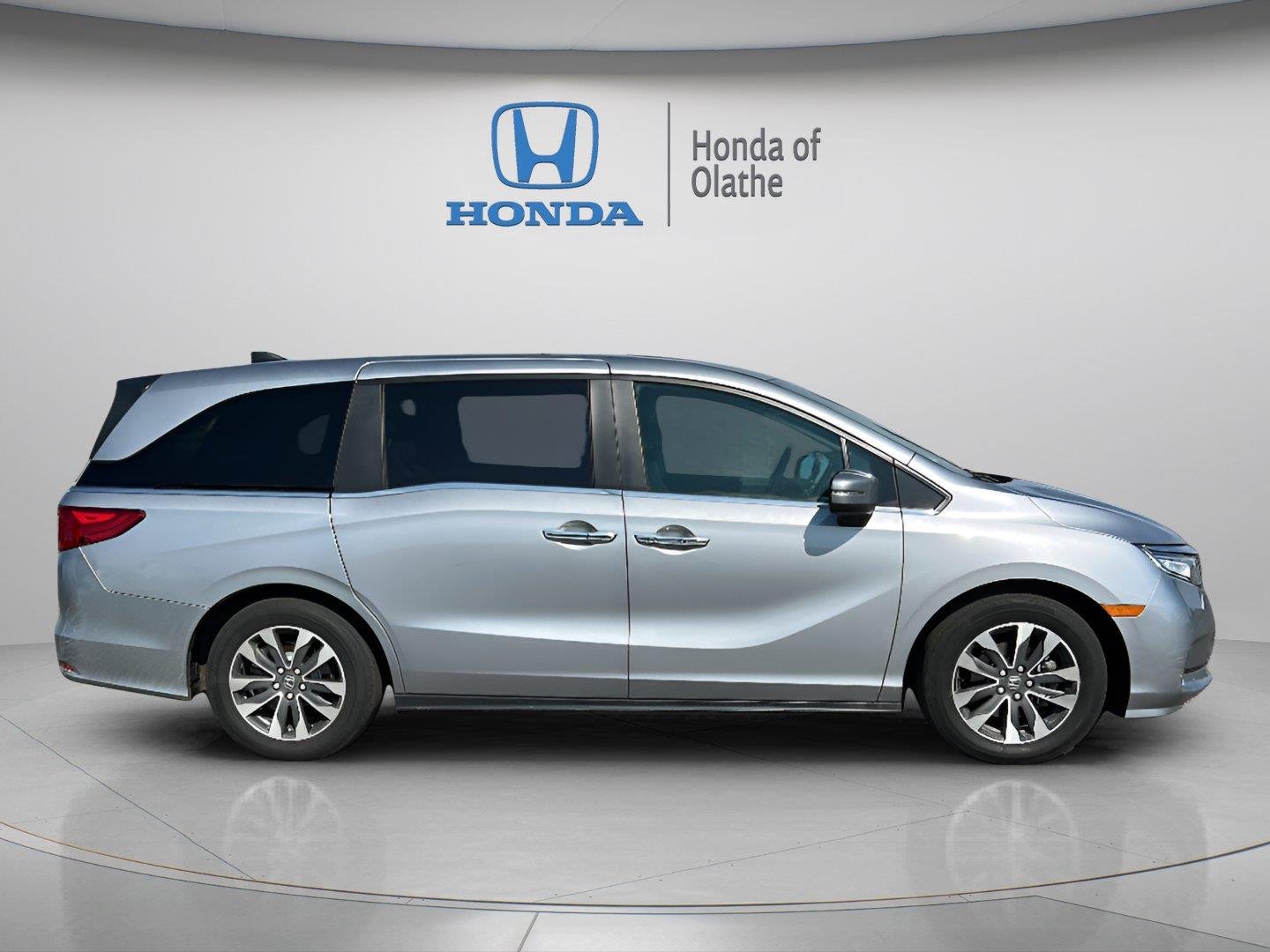 Certified 2024 Honda Odyssey EX-L with VIN 5FNRL6H64RB040171 for sale in Kansas City