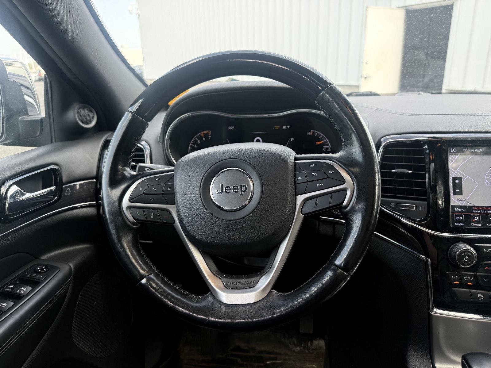 Used 2020 Diamond Black Crystal Pearlcoat Jeep Overland image 11