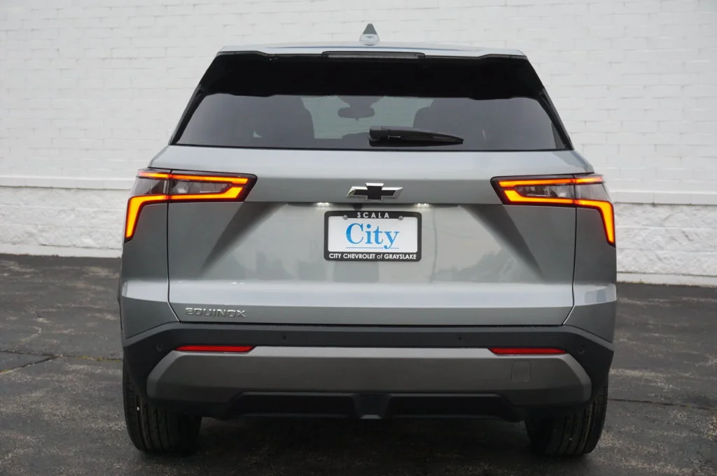 2027 Chevrolet Equinox LT - Photo 7