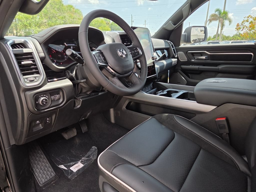 New 2026 Diamond Black Crystal Pearl-Coat Exterior Paint RAM Laramie image 28