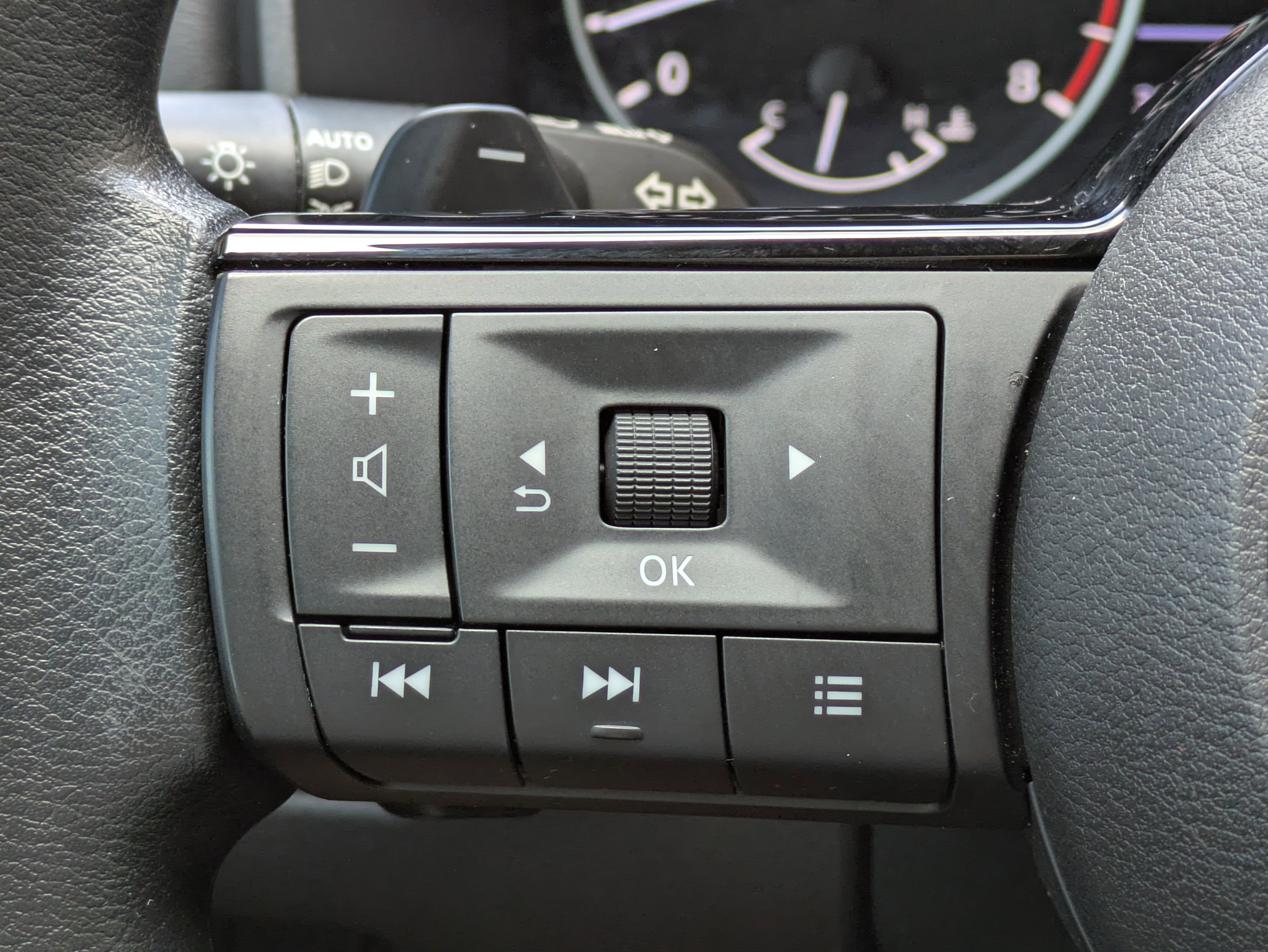 2023 Nissan Rogue SV - Photo 22