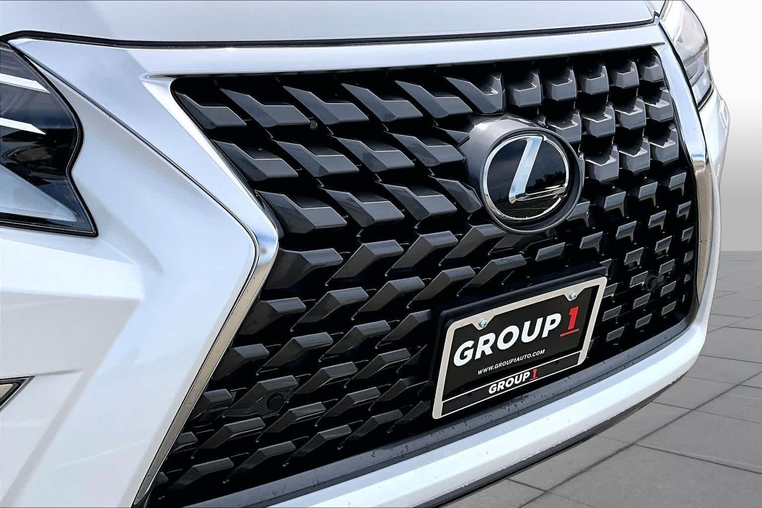 Used 2020 Starfire Pearl Lexus Luxury image 30