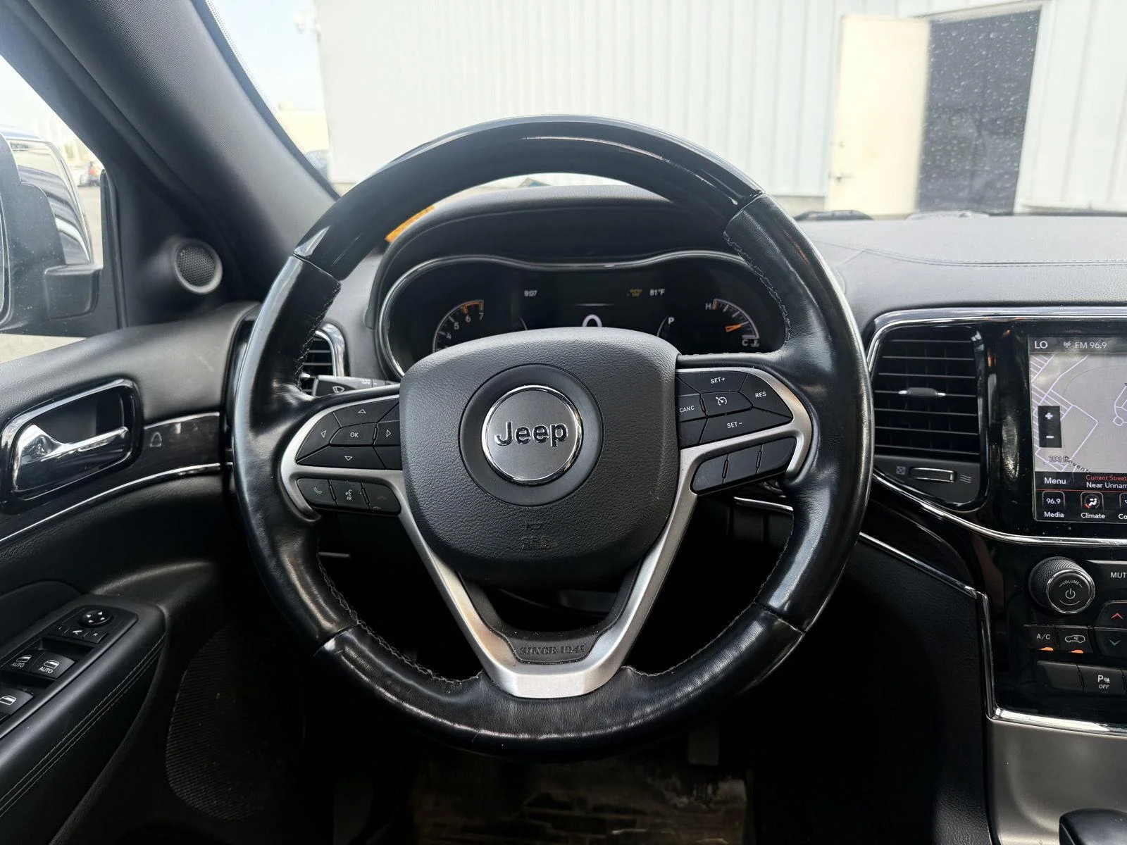 Used 2020 Diamond Black Crystal Pearlcoat Jeep Overland image 11