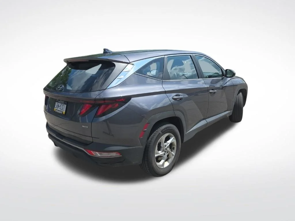 Used 2022 Gray Hyundai SE image 5
