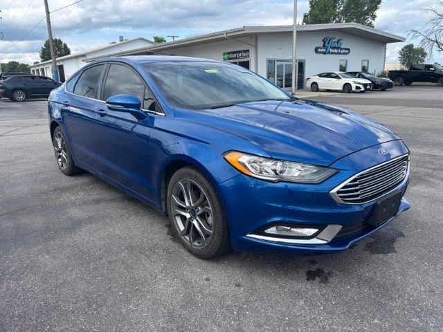 Used 2017 Blue Ford SE image 4