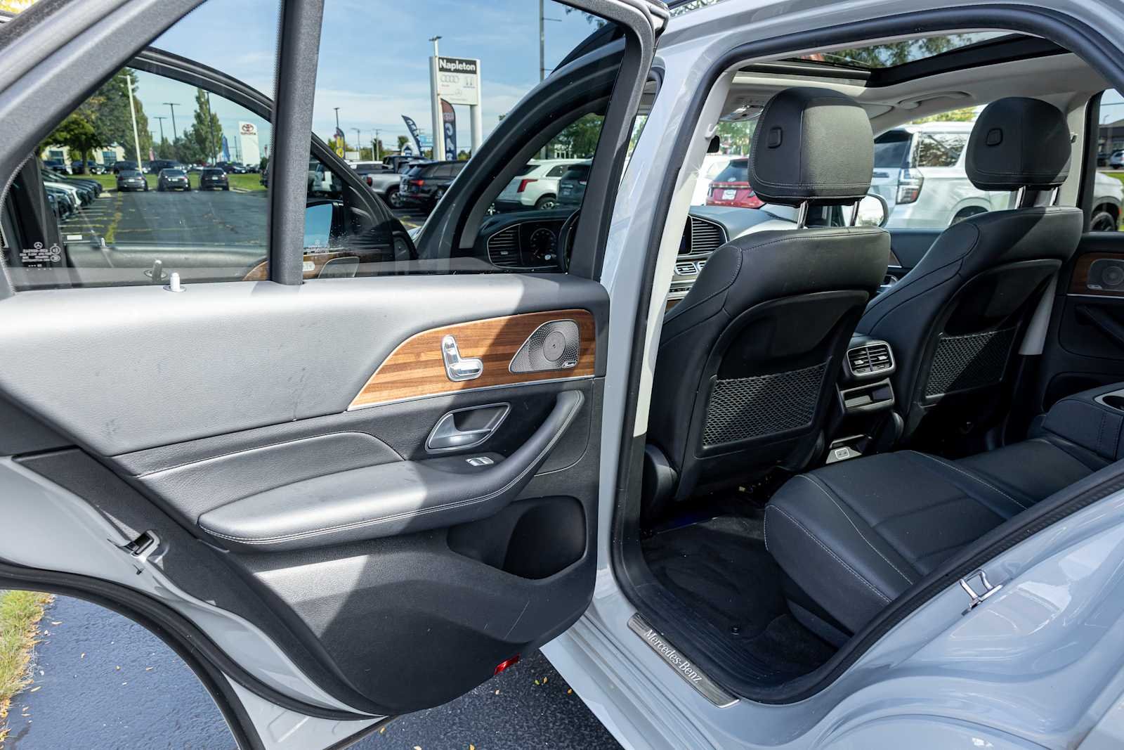 Used 2024 MANUFAKTUR Alpine Grey Mercedes-Benz GLE 450 image 31