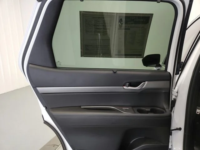 Used 2025 White Hyundai SEL Premium image 35