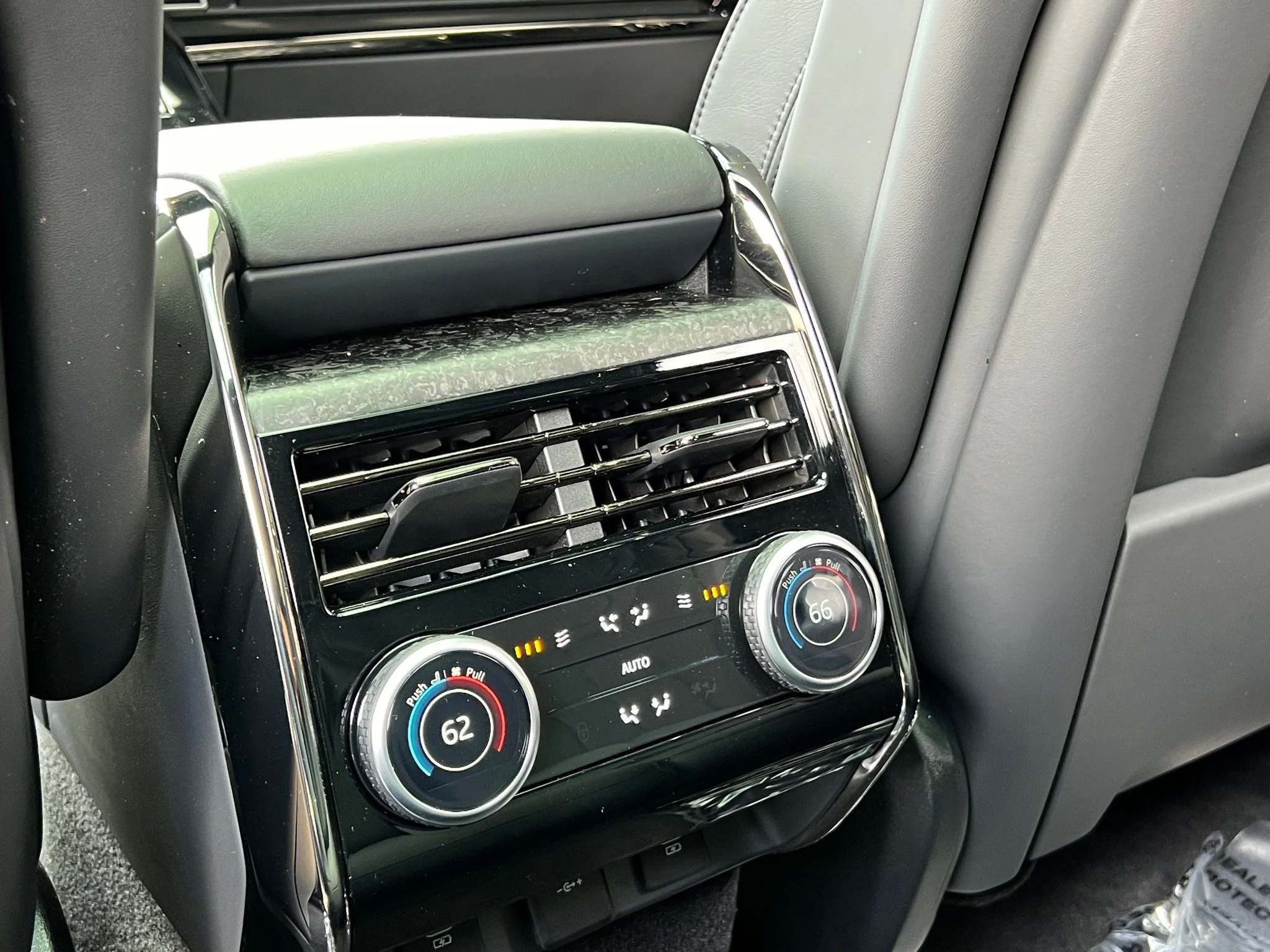 Used 2025 Gray Land Rover Autobiography image 28