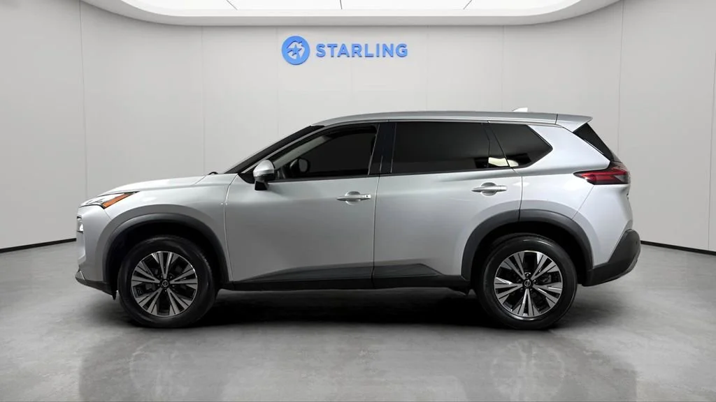 Used 2021 Silver Nissan SV FWD image 3