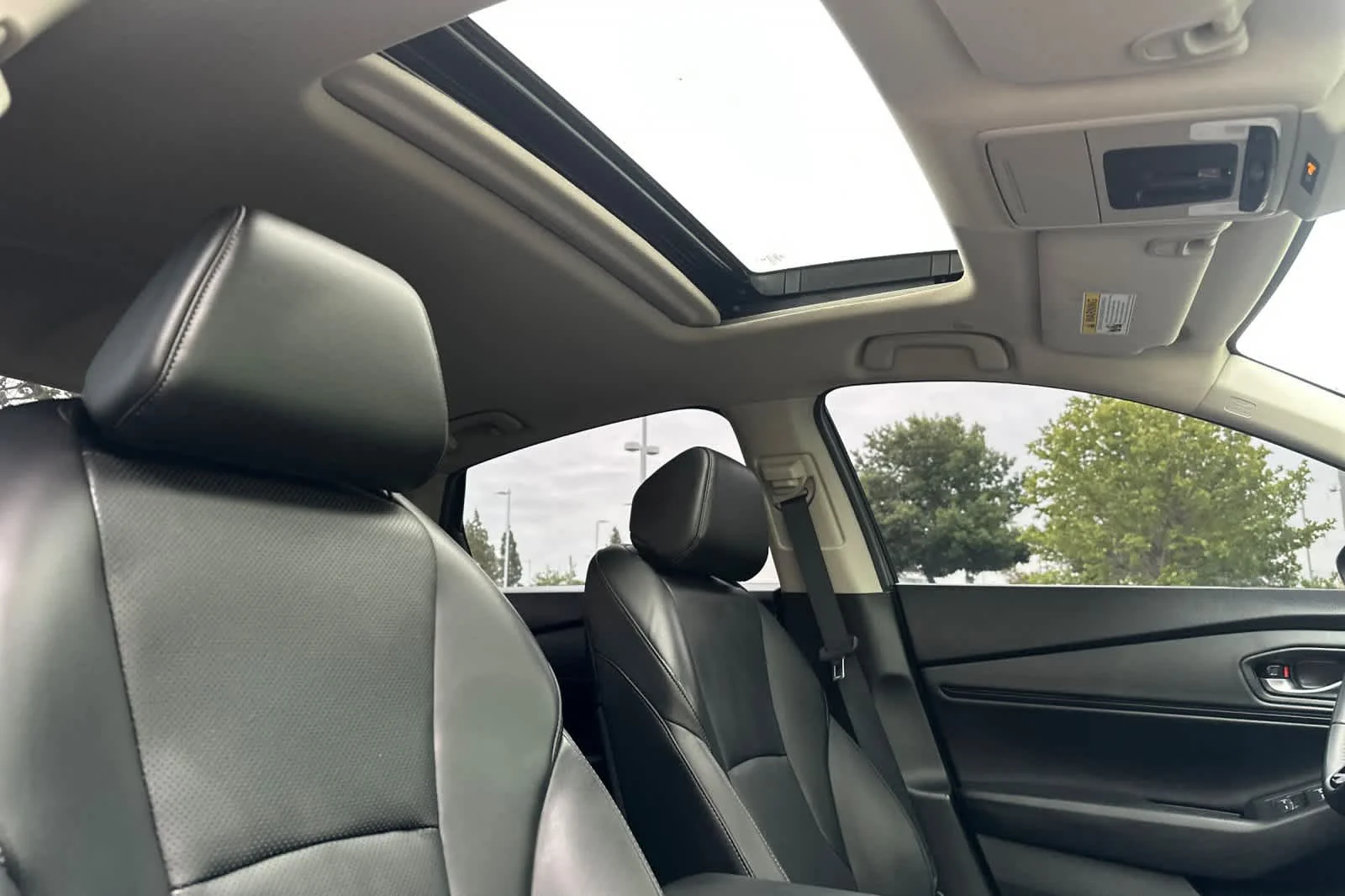 Used 2024 Canyon River Blue Metallic Honda EX-L image 17