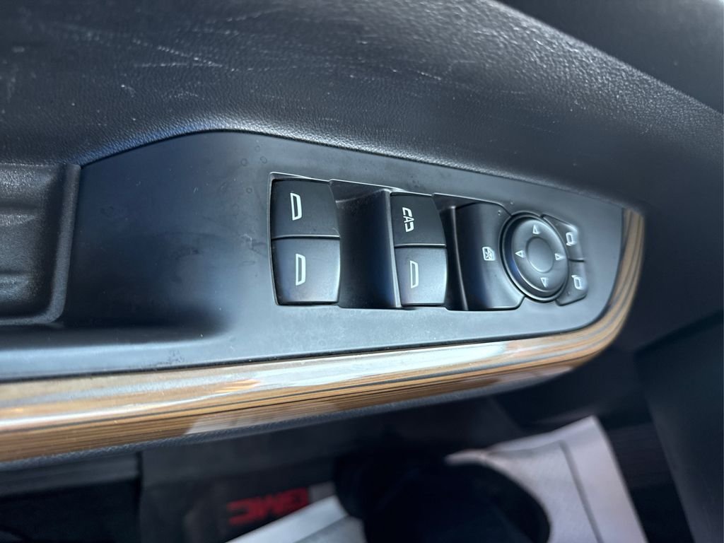 Used 2021 Summit White GMC SLE image 15