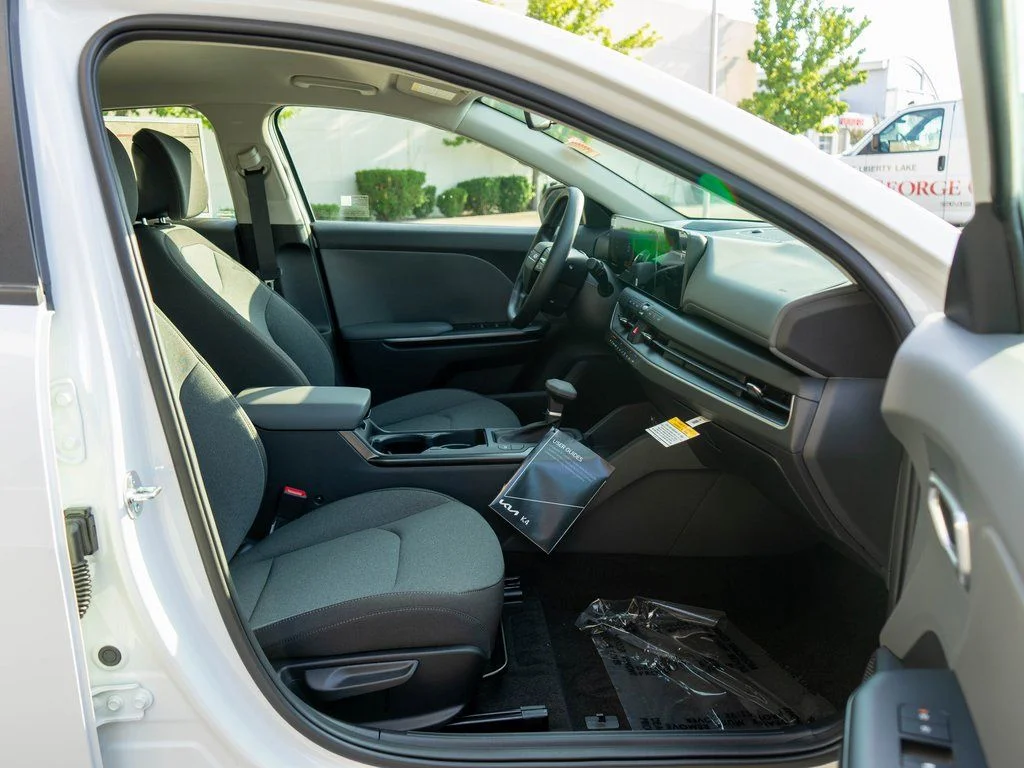 2025 Kia K4 LX - Photo 10
