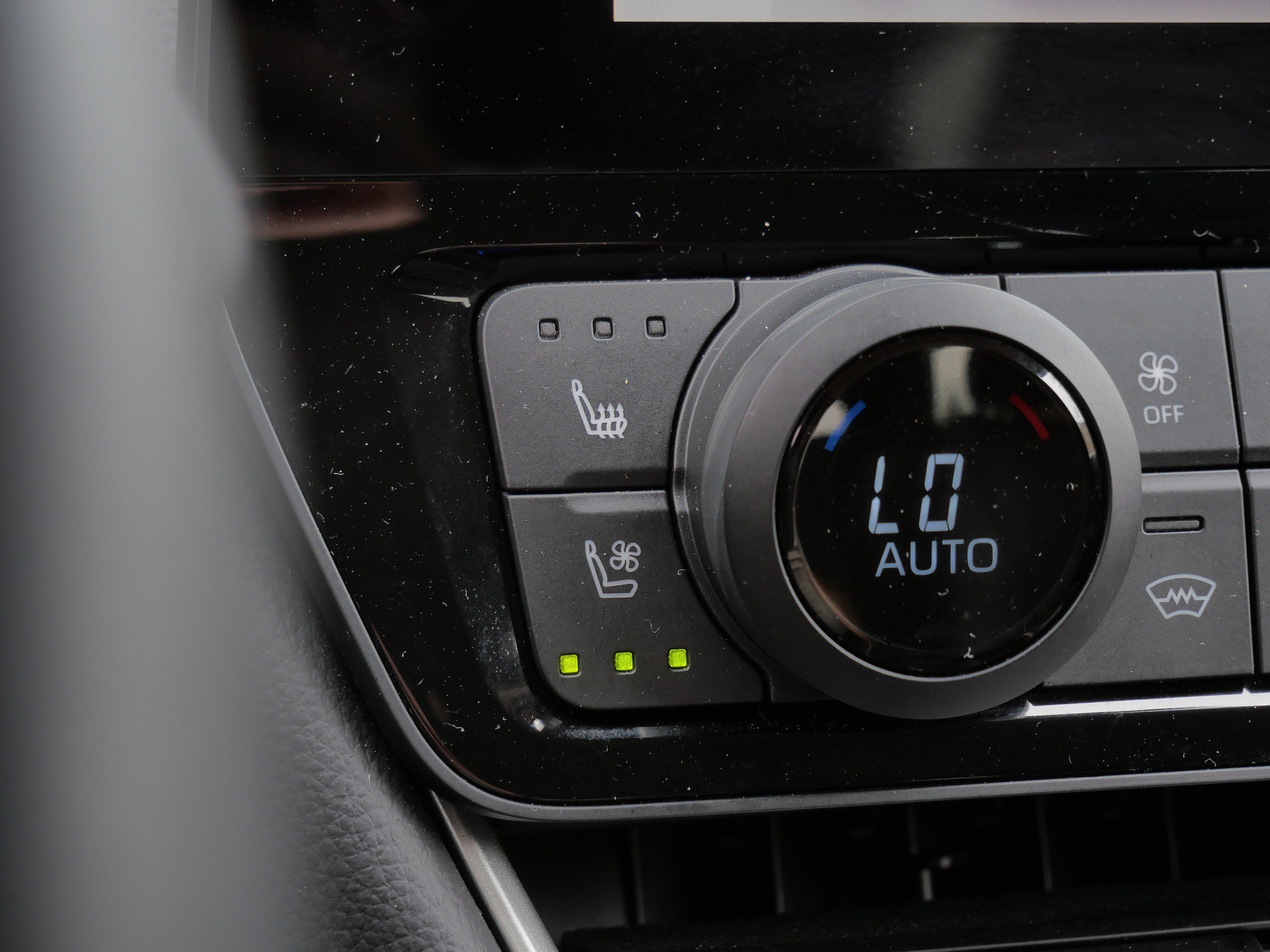 Certified Used 2024 Wind Chill Pearl Toyota Limited image 31