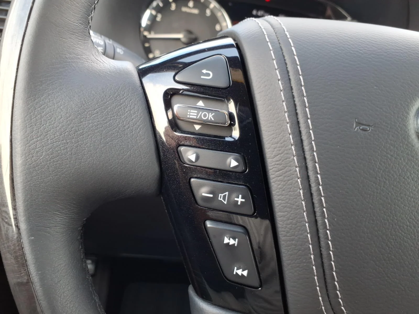Used 2023 Anthracite Gray INFINITI Sensory image 25