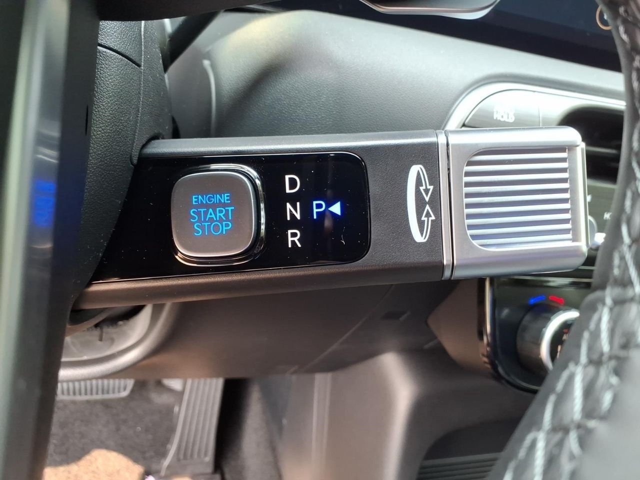 New 2026 Abyss Black Pearl Hyundai SE FWD image 29