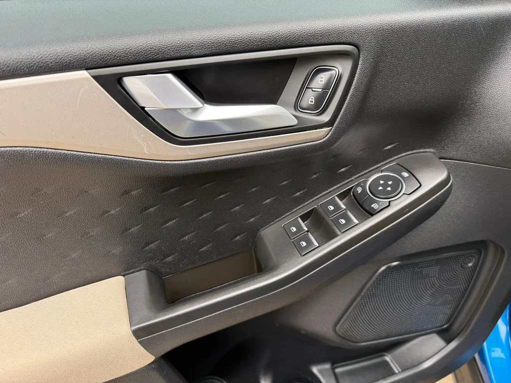 Used 2020 Blue Ford SE image 21