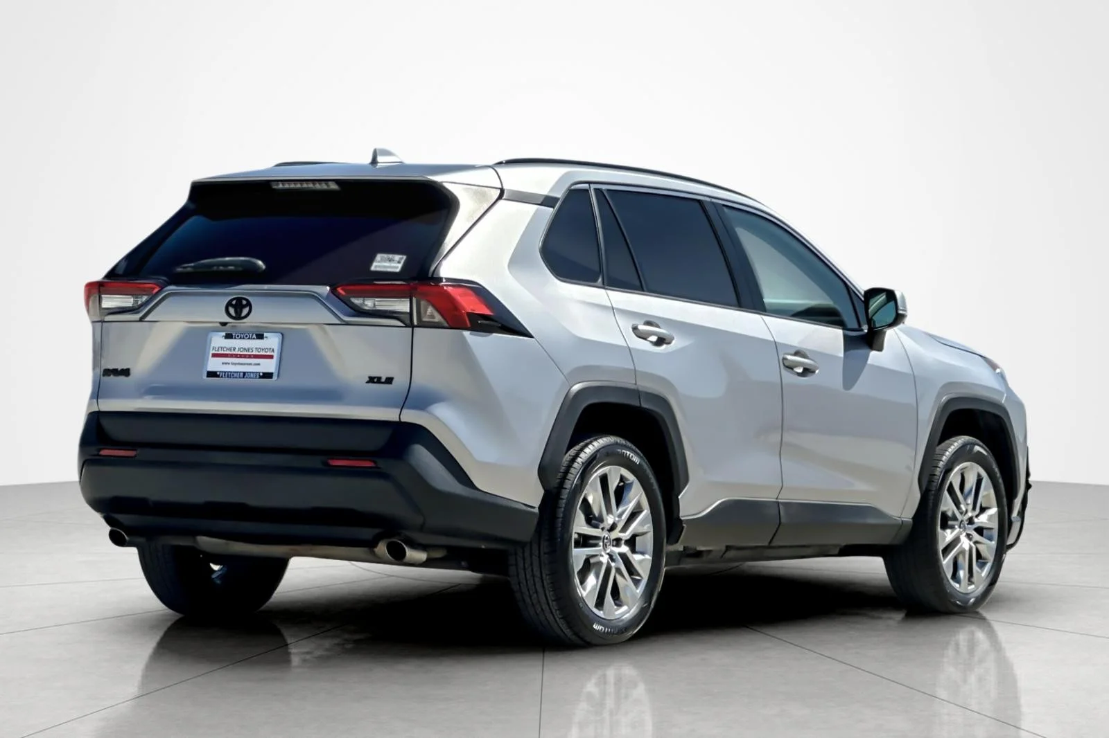 Certified Used 2021 Silver Sky Metallic Toyota XLE Premium image 5