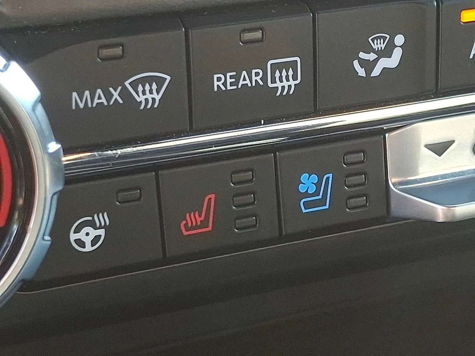 Used 2024 Agate Black Metallic Ford LARIAT image 24