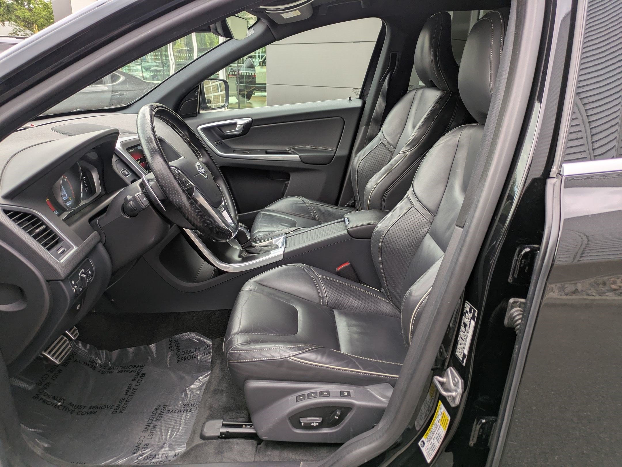 Used 2016 Onyx Black Metallic Volvo T6 R-Design Platinum image 14