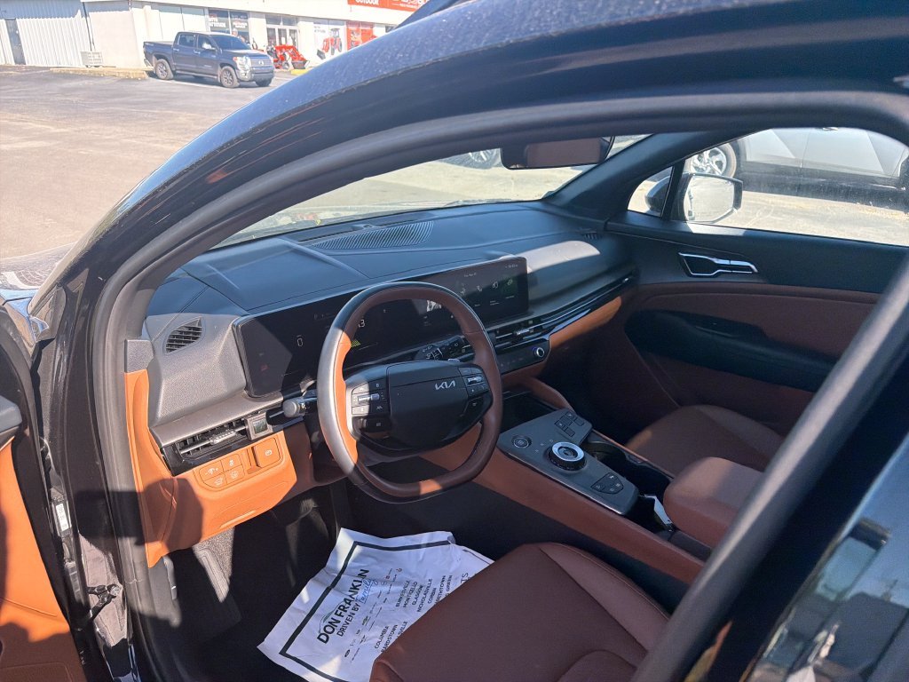 Used 2026 Black Kia X-Line image 16