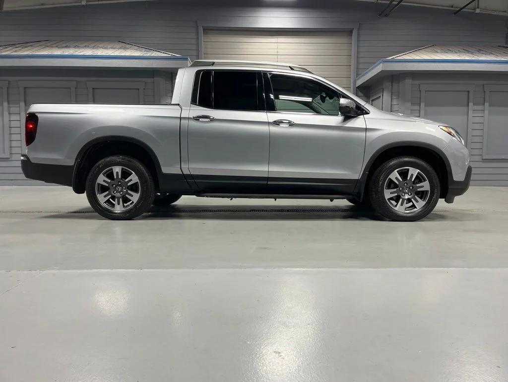 Certified Used 2017 Lunar Silver Metallic Honda RTL-E image 8